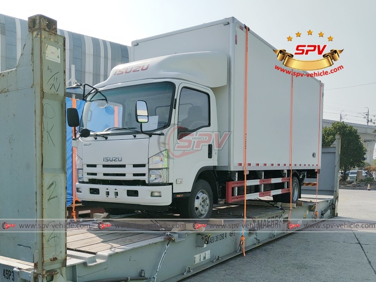 Cargo Van ISUZU with Tailgate - Loading 1